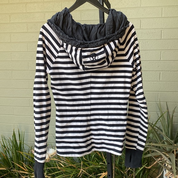 Lululemon Scuba Hoodie - Picture 4 of 9